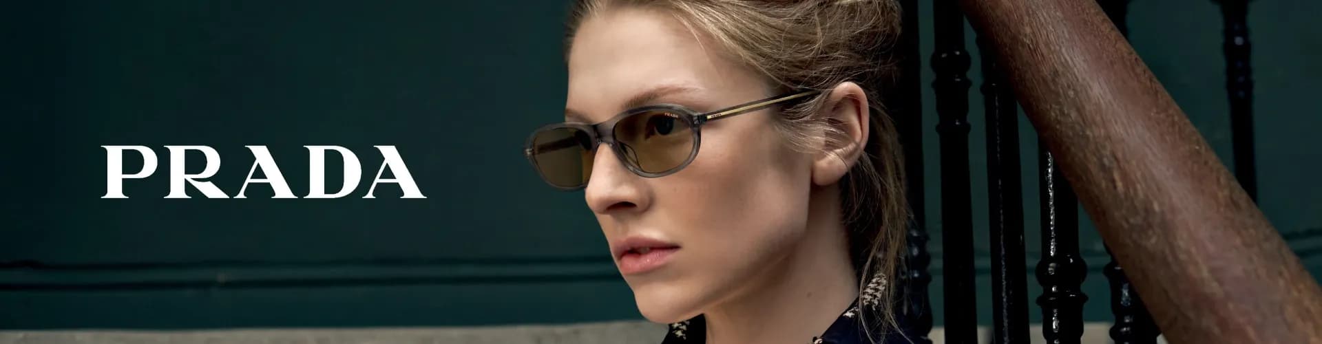 Occhiali da sole / Donna / Prada